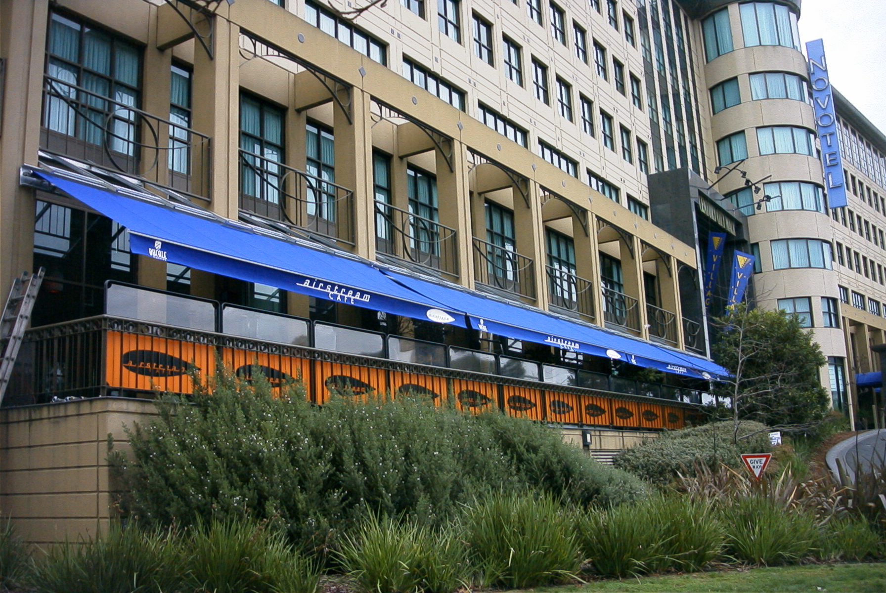 Aluxor Discus Cassette Awning