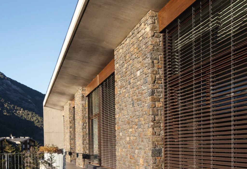 Sharp Point Aluflex Aluflex ® - Shade Systems