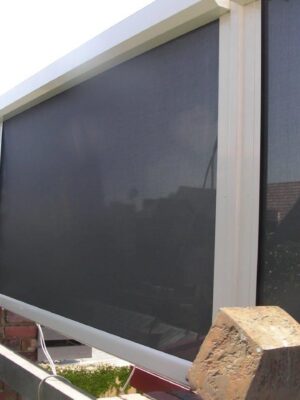 eZip Blind in Clear PVC or Screen fabric