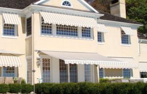 italia_01 Italia Full Cassette and No Headbox Drop Arm Awnings